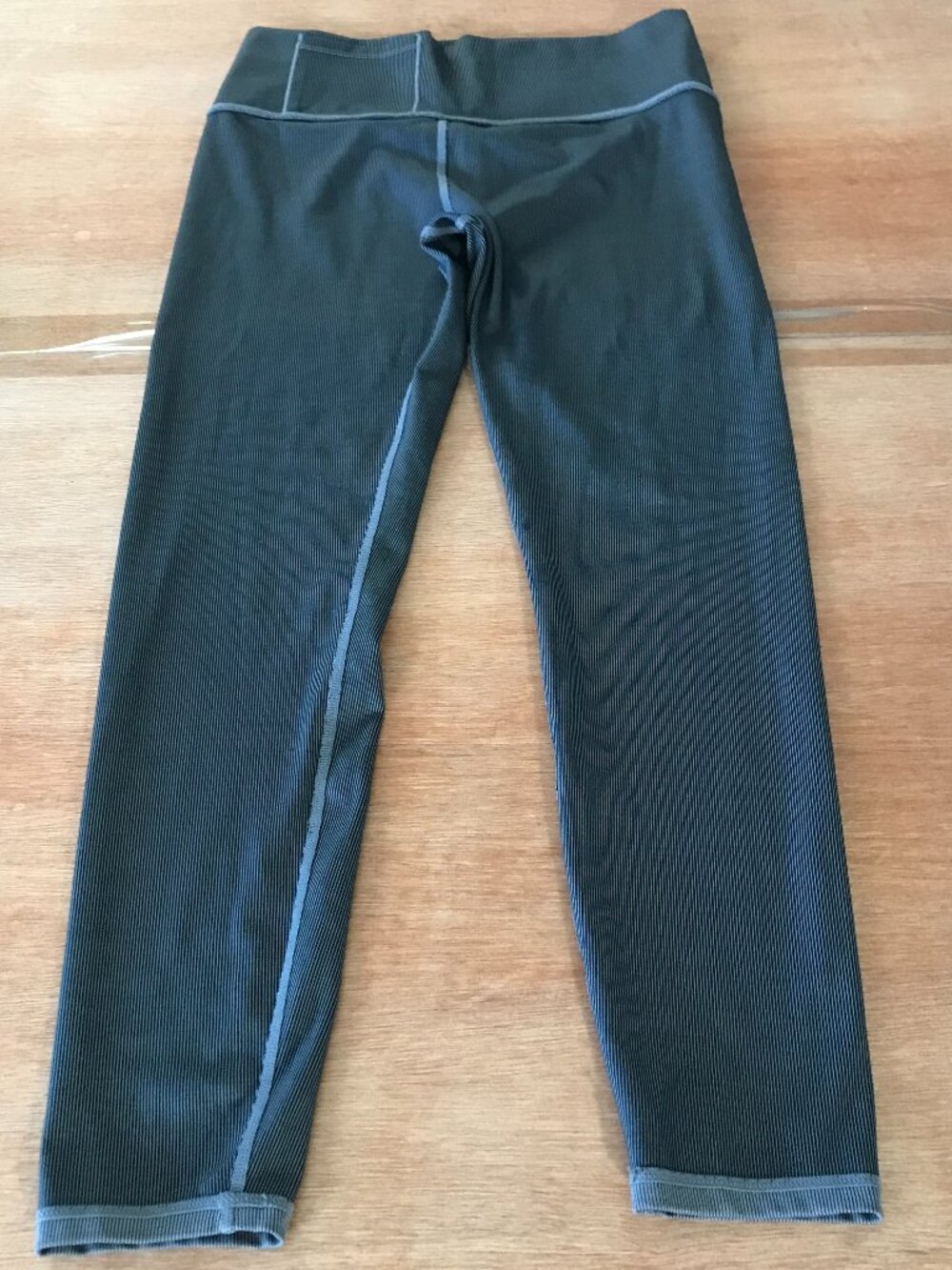 Vuori Athletic Leggings Women S Gray Striped Hip Pocket Athleisure Sculpting